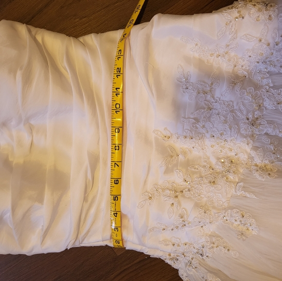 Wedding Dress - Picture 7 of 12